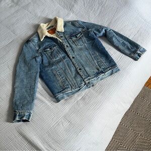 Levi's Light Blue Denim Jacket with Cream Sherpa Lining
